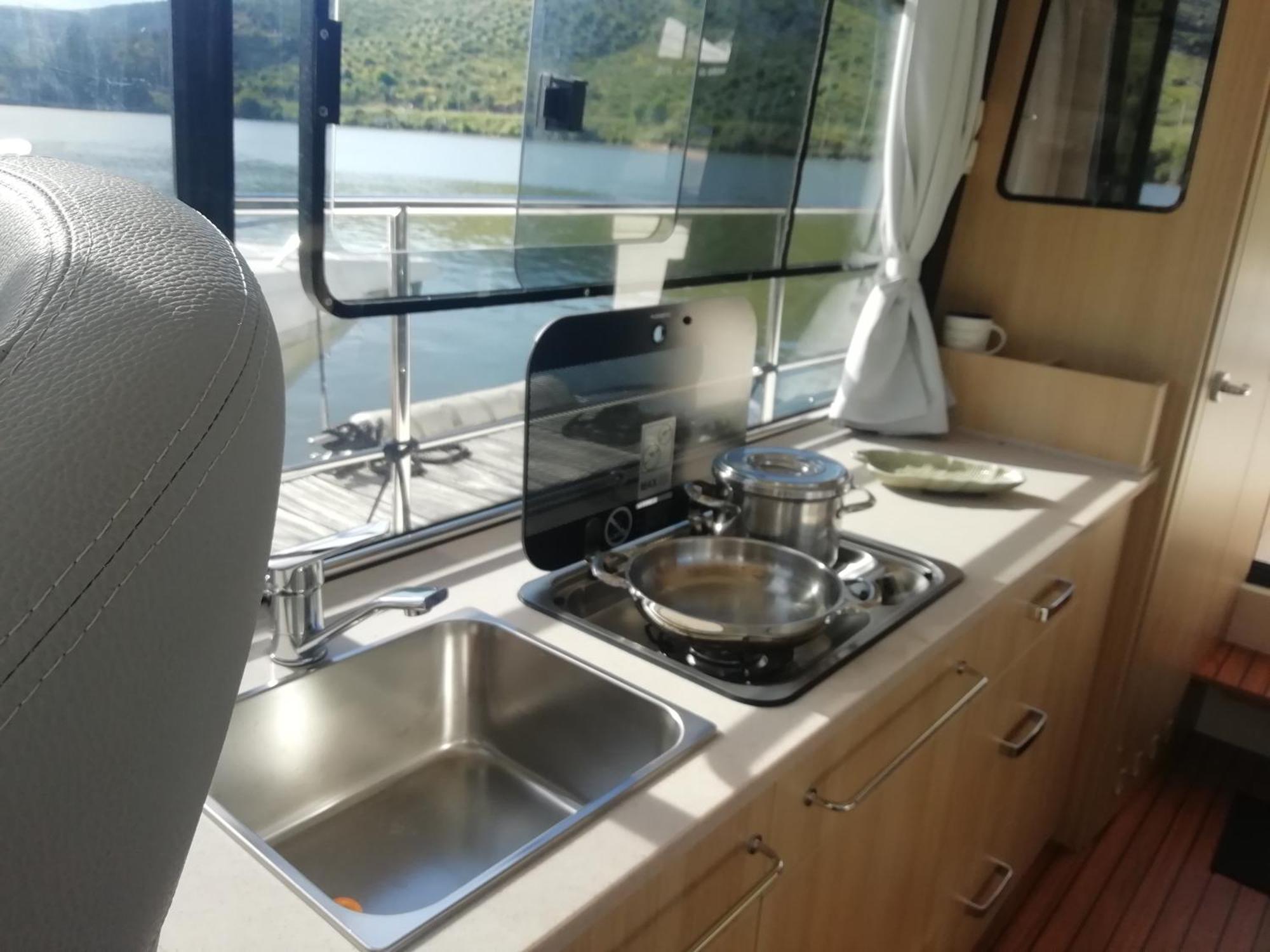 Koolhouse Boat Hotel Vila Nova de Fozcoa Ngoại thất bức ảnh