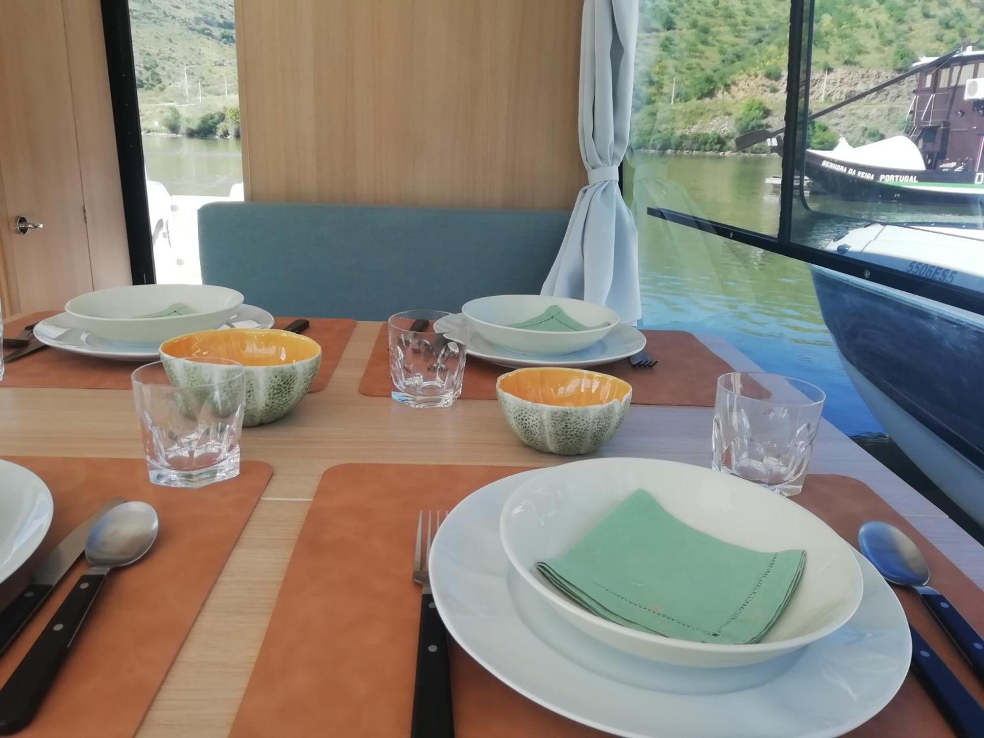Koolhouse Boat Hotel Vila Nova de Fozcoa Ngoại thất bức ảnh